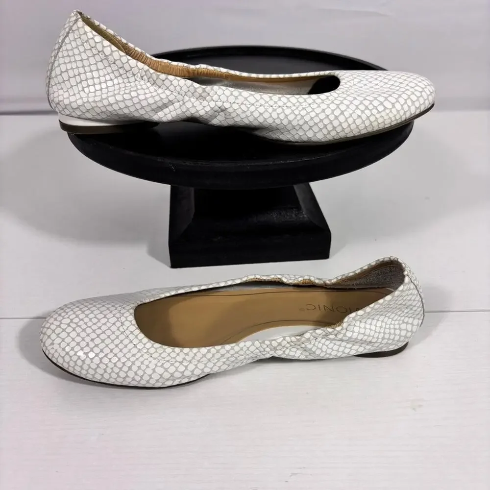 Vionic White Textured Women's Ballet Flats Size 6